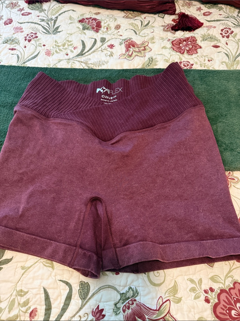 Popflex Crisscross hourglass seamless shorts -size -XL